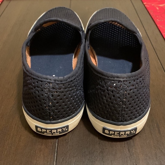 Sperry top-sider. Women’s size 7.   Gently used condition. - Picture 3 of 6